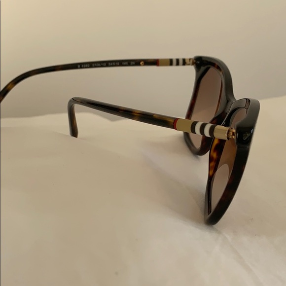 Burberry like-new sunglasses